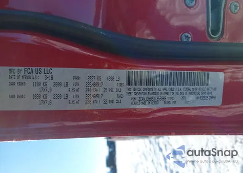 2018 Jeep Compass Latitude 4X4 z USA, uszkodzony, nr VIN 3C4NJDBB8JT355866